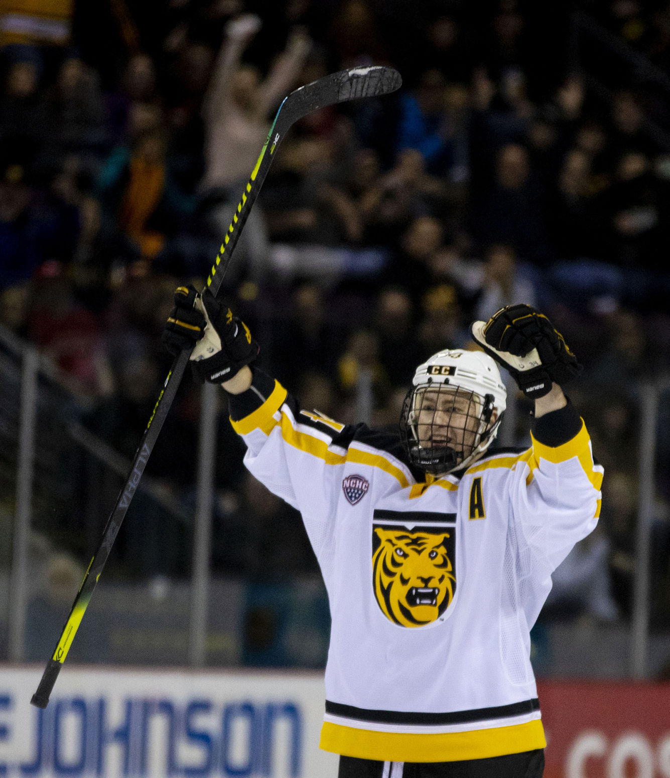 011220-s-CCHockey 04.jpg
